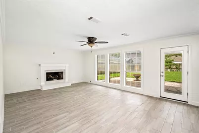 560 Landfall Lane, Conroe, TX 77302 - Photo 13
