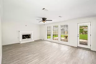 560 Landfall Ln, Conroe, TX 77302 - Photo 13