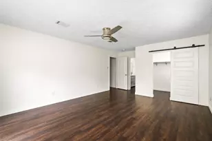 560 Landfall Ln, Conroe, TX 77302 - Photo 27