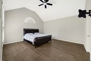 12911 Chalfield Cir, Houston, TX 77044 - Photo 15