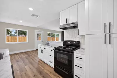 6111 Sunnygate Drive, Spring, TX 77373 - Photo 9