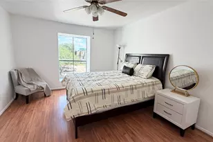 3075 Walnut Bend Ln, Houston, TX 77042 - Photo 23