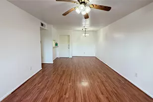 3075 Walnut Bend Ln, Houston, TX 77042 - Photo 19