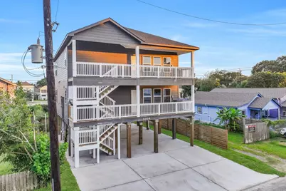 3009 Avenue M 1/2, Galveston, TX 77550 - Photo 1