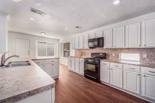 1819 Thistlebrook Ct, Fresno, TX 77545 - Photo 5