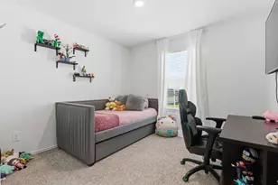 2215 Laurel Bloom Ln, Sealy, TX 77474 - Photo 31