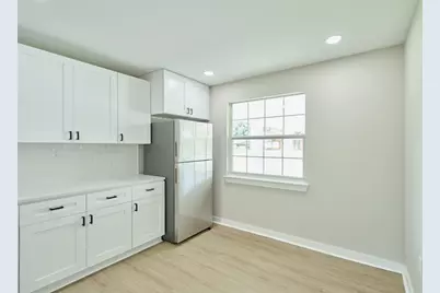 8530 Guinevere Street, Houston, TX 77029 - Photo 11