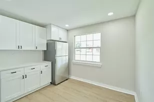 8530 Guinevere St, Houston, TX 77029 - Photo 11