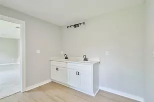 8530 Guinevere St, Houston, TX 77029 - Photo 23