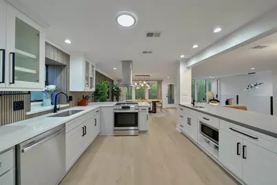 140 S Timber Top Drive, The Woodlands, TX 77380 - Photo 11
