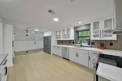 140 S Timber Top Drive, The Woodlands, TX 77380 - Photo 9