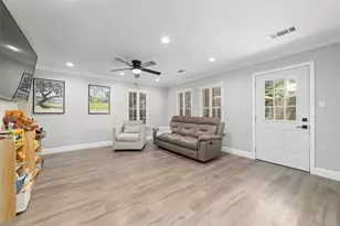 163 April Waters Dr N, Conroe, TX 77356 - Photo 19