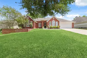 163 April Waters Dr N, Conroe, TX 77356 - Photo 3