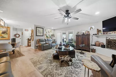 204 E Stone Street, Brenham, TX 77833 - Photo 9