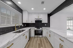 17614 Heritage Bay Dr, Webster, TX 77598 - Photo 9