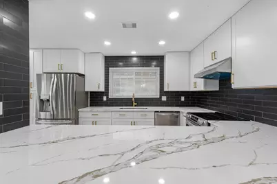 17614 Heritage Bay Drive, Webster, TX 77598 - Photo 7