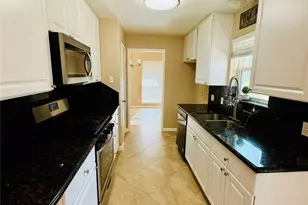 28922 Savannah Dr, Shenandoah, TX 77381 - Photo 7