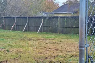 8402 Flintridge Dr, Houston, TX 77028 - Photo 9