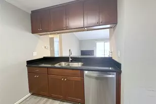 8100 Cambridge St, Houston, TX 77054 - Photo 9