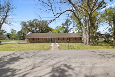 404 S 14th Street, West Columbia, TX 77486 - Photo 1