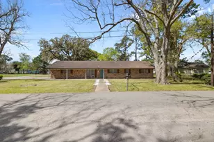404 S 14th St, West Columbia, TX 77486 - Photo 1