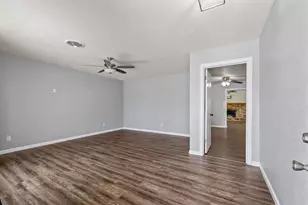 404 S 14th St, West Columbia, TX 77486 - Photo 7