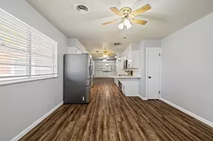 404 S 14th St, West Columbia, TX 77486 - Photo 17