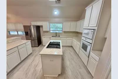 155 Indian Warrior Trail, Lake Jackson, TX 77566 - Photo 9