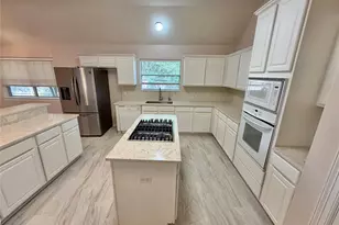 155 Indian Warrior Trail, Lake Jackson, TX 77566 - Photo 9