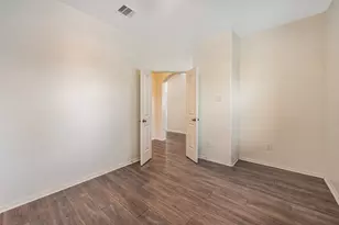 106 Crown Point Ct, Magnolia, TX 77354 - Photo 3