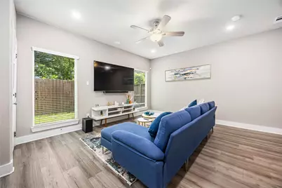 5023 Mallow Street #A/B, Houston, TX 77033 - Photo 7