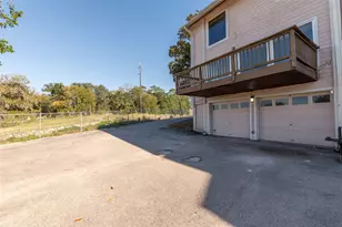 2137 Casa Rio Cir, Dickinson, TX 77539 - Photo 33