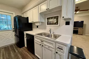 552 Sims St, Angleton, TX 77515 - Photo 5