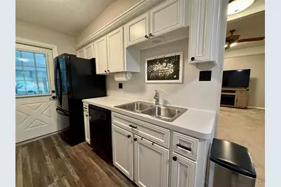 552 Sims Street, Angleton, TX 77515 - Photo 5