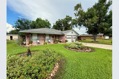 552 Sims Street, Angleton, TX 77515 - Photo 1