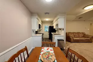 552 Sims St, Angleton, TX 77515 - Photo 9