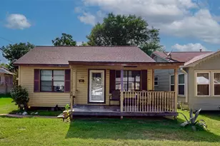 939 Milam St, Liberty, TX 77575 - Photo 1