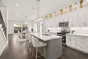 111 E 33 St, Houston, TX 77018 - Photo 9