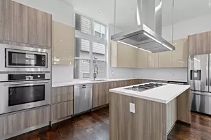 5915 E Post Oak Ln, Houston, TX 77055 - Photo 1