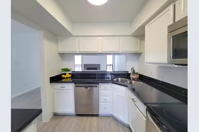 755 Bering Drive #B, Houston, TX 77057 - Photo 11