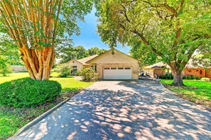 13586 Bunker Hill Dr, Willis, TX 77318 - Photo 9