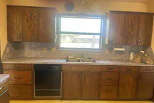 425 Margaret St, El Campo, TX 77437 - Photo 3