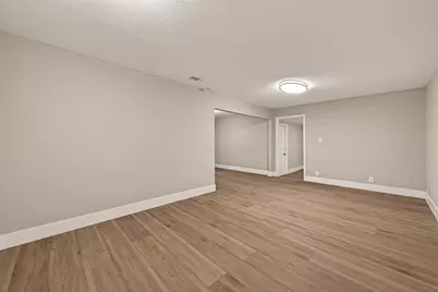 5833 Southlea Street, Houston, TX 77033 - Photo 17