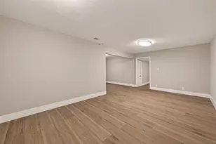 5833 Southlea St, Houston, TX 77033 - Photo 17