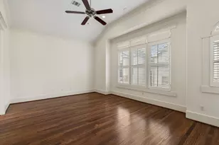 1042 W 25th St, Houston, TX 77008 - Photo 13