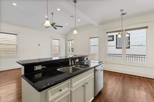 1042 W 25th St, Houston, TX 77008 - Photo 11