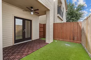 1042 W 25th St, Houston, TX 77008 - Photo 27