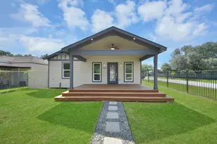 1102 Gazin St, Houston, TX 77020 - Photo 1