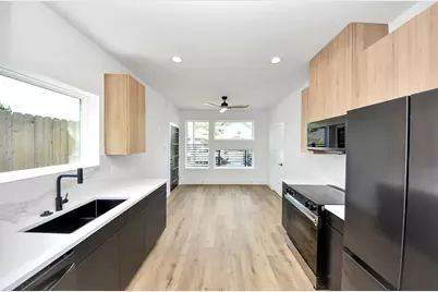 5030 Mallow Street #A/B, Houston, TX 77033 - Photo 31
