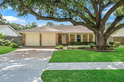 2111 Willow Boulevard, Pearland, TX 77581 - Photo 1